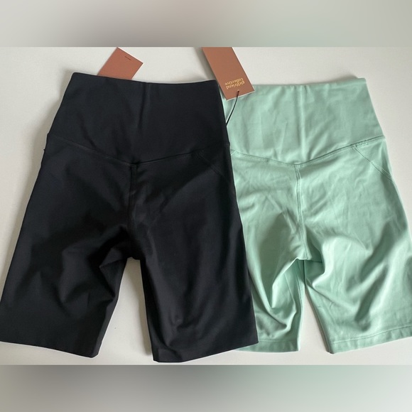 XS girlfriend collective NWT lot of 2 shorts navy glass high rise bike shorts - Picture 3 of 4